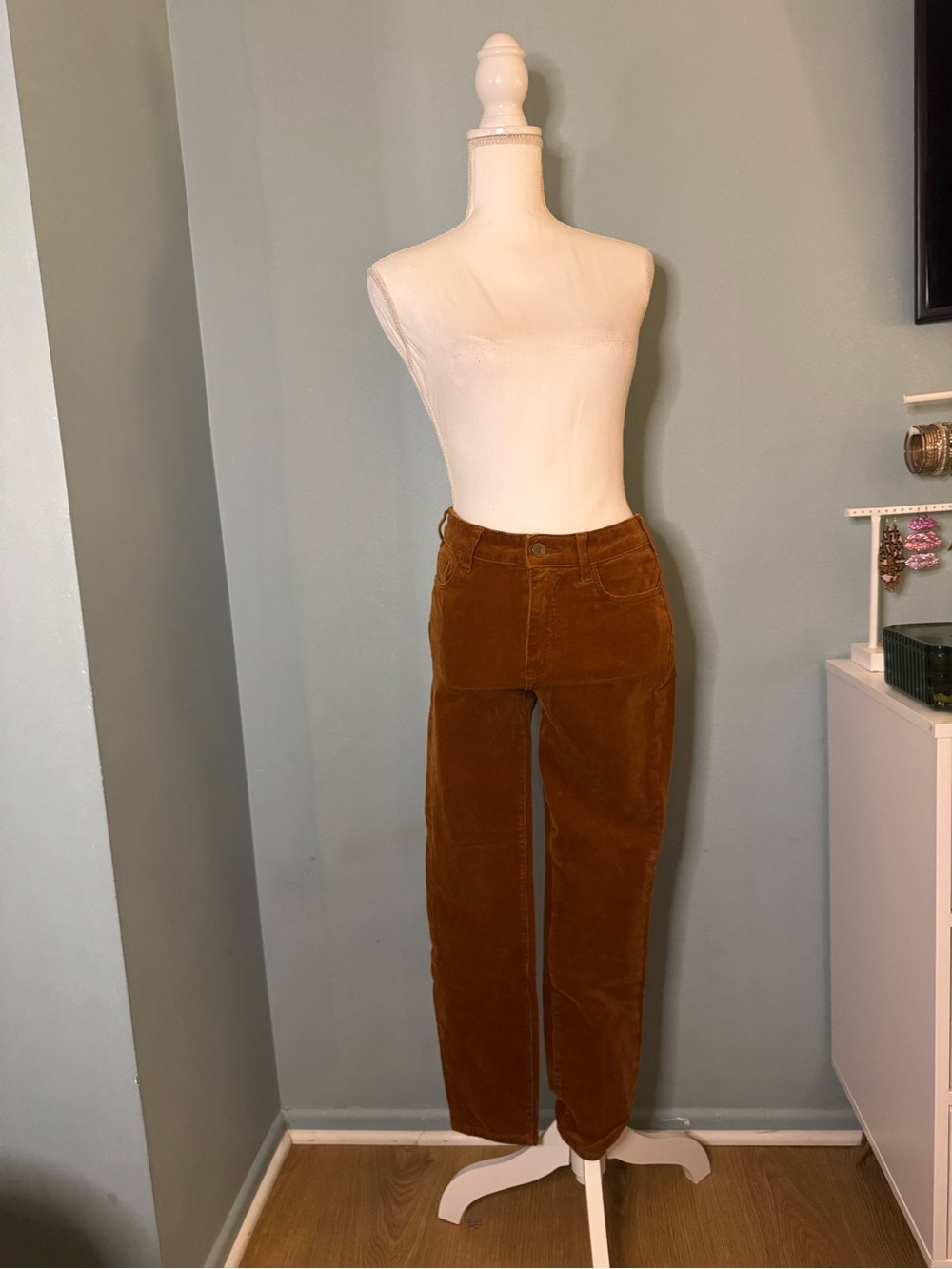 EUC Pilcro Women Corduroy Pants in Caramel Brown 27 size 6 small